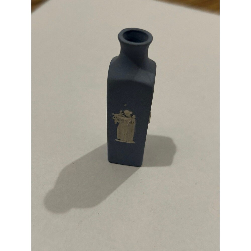 (2) Wedgwood Miniature Vases - Picture 10 of 12